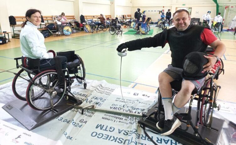 Zielonka - Szermierze z 10 krajów trenują do Igrzysk Paraolimpijskich Paryż 2024