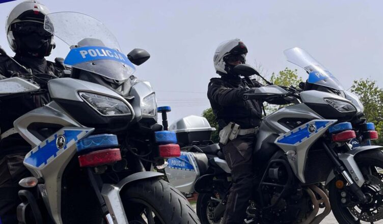 Patrol SPEED na motocyklach zatrzymał innego motocyklistę, który za bardzo się rozpędził