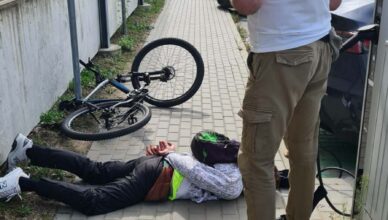 Złodziej wpadł w ręce policjantów, gdy przecinał zabezpieczenie