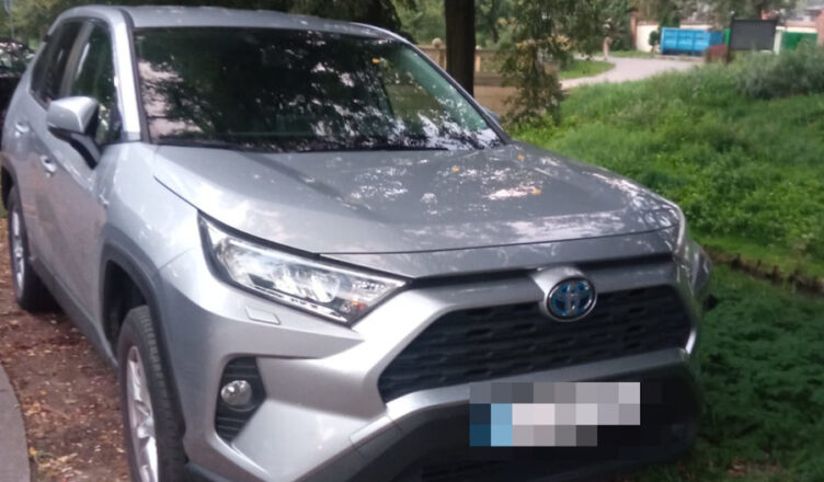 Odzyskana Toyota Rav4, trzech obywateli Gruzji tymczasowo aresztowanych