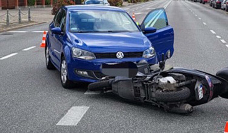 Zagapienie kierującej przyczyną wypadku z udziałem motorowerzysty