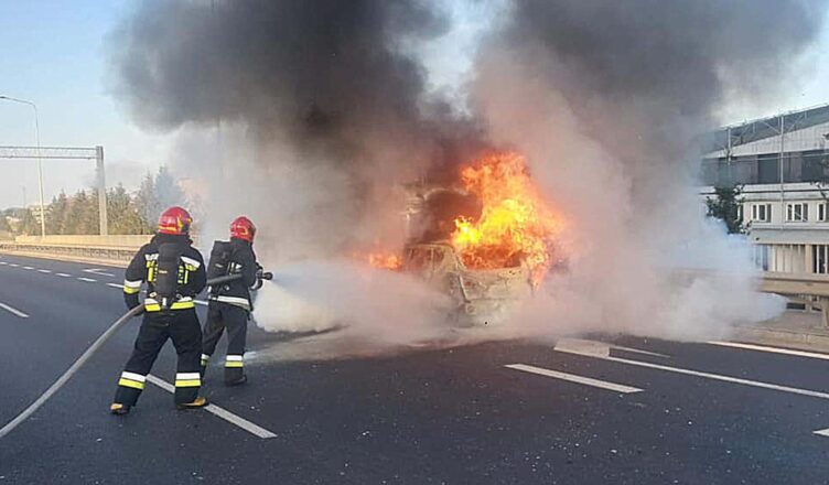 Pożar samochodu osobowego na trasie S8