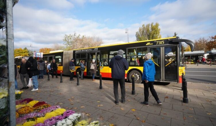 Zmiany w komunikacji przy cmentarzach