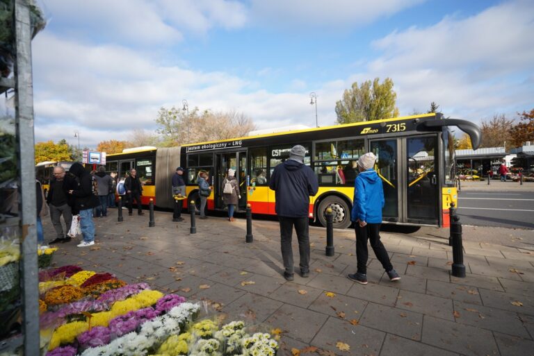 Zmiany w komunikacji przy cmentarzach