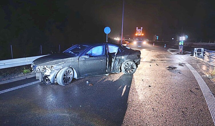 Kierowca zasnął za kierownicą i uderzył w bariery