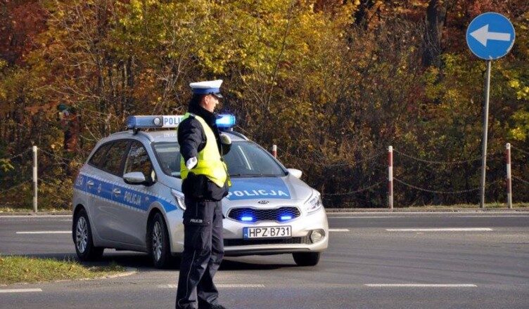 Ząbki - organizacja ruchu przy cmentarzach w okresie Wszystkich Świętych.