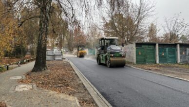 Zielonka - rozpoczęło się układanie asfaltu na osiedlu Poligon