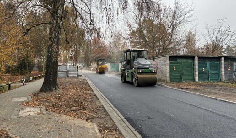 Zielonka - rozpoczęło się układanie asfaltu na osiedlu Poligon