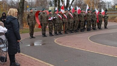 Ząbki - Uczniowie z Liceum Ogólnokształcącego im. rtm. Witolda Pileckiego świętowali obchody 11- tego listopada.