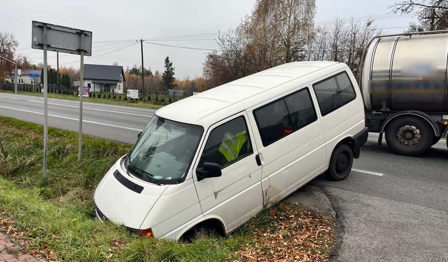 Jechał „szlaczkiem” po DK50. Kierujący miał ponad 3 promile.