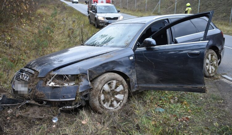 Cudem uniknął czołowego zderzenia. Był pijany i miał zakaz kierowania pojazdami. Swoją jazdę zakończył w rowie.