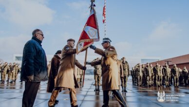 Wręczenie sztandaru Batalionowi Dowodzenia Wojsk Obrony Terytorialnej – patriotyzm, tradycja i służba Ojczyźnie