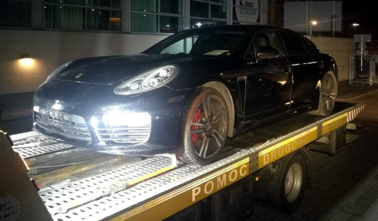 Policjanci odnaleźli kradzione porsche i zatrzymali kierowcę