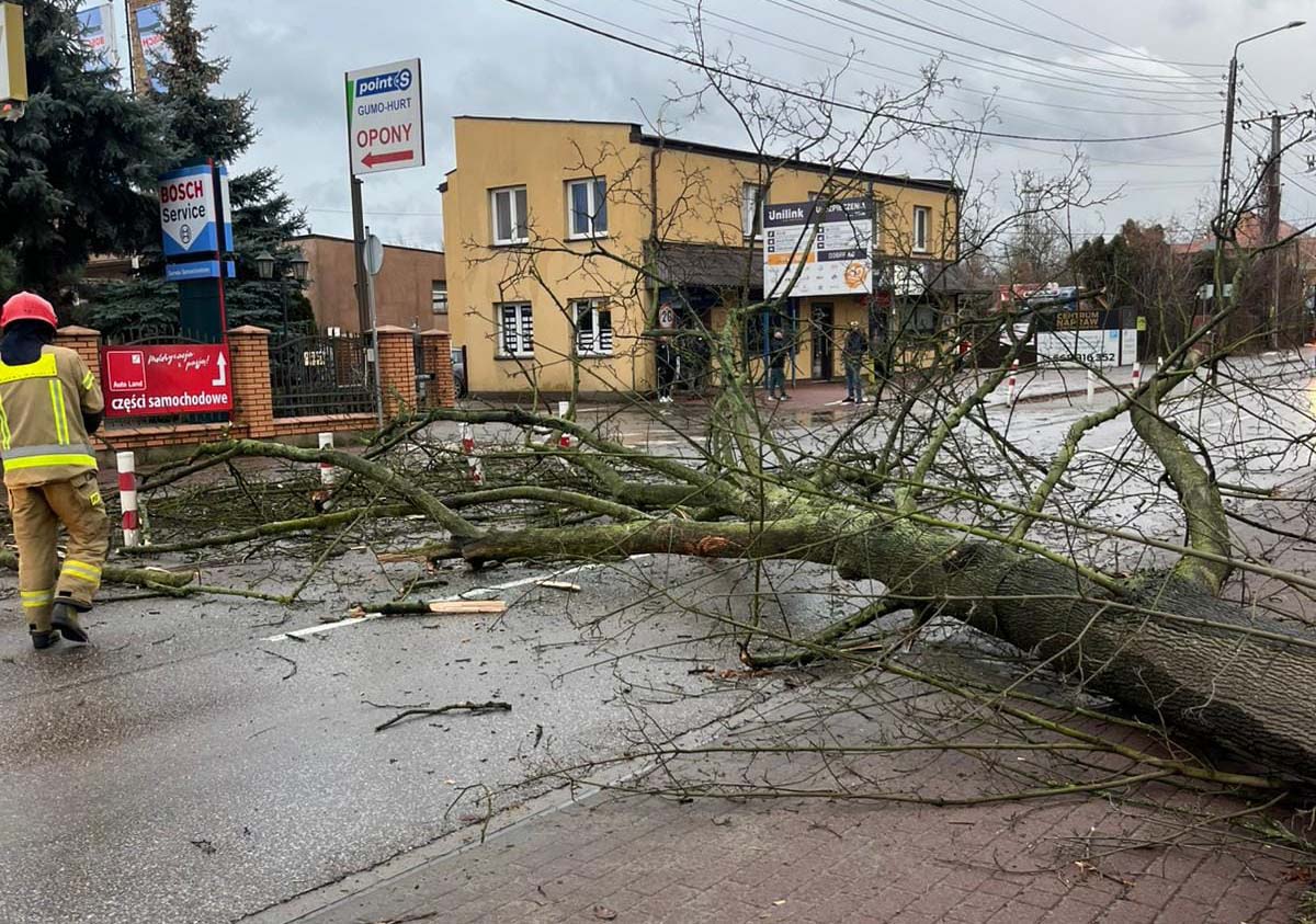 Mazowsze sparaliżowane przez żywioł: 755 interwencji strażaków w ostatnich godzinach