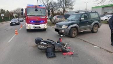 Wypadek na ulicy Jana Pawła II w Radzyminie – kolizja samochodu z motocyklem