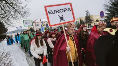 Orszak Trzech Króli w Gminie Dąbrówka: świętowanie pełne radości