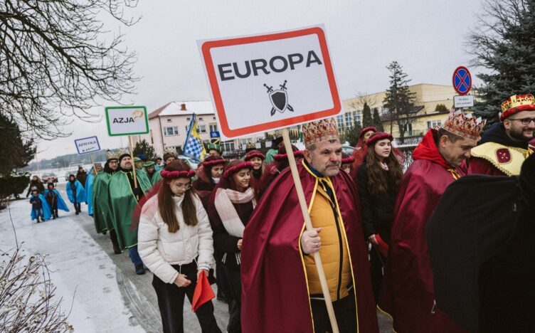 Orszak Trzech Króli w Gminie Dąbrówka: świętowanie pełne radości