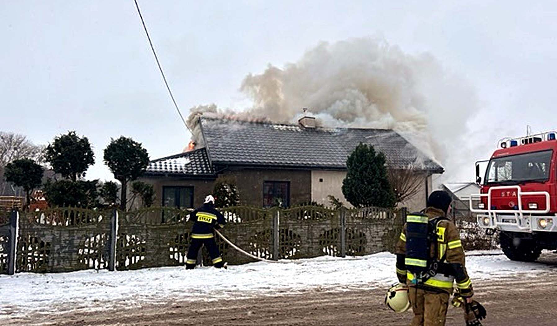 Pożar w Proszkowie. Dom straciły dwie rodziny.