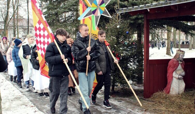 Jadów - Orszak Trzech Króli i Jasełka zachwyciły mieszkańców