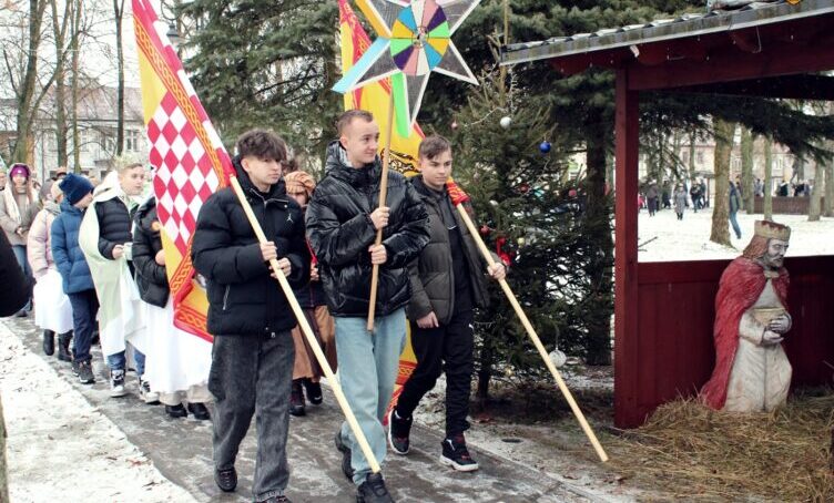 Jadów - Orszak Trzech Króli i Jasełka zachwyciły mieszkańców