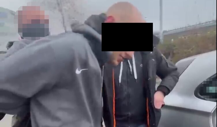 Najpierw zabrał skuter dostawcy pizzy, a później ukradł samochód i strój kominiarza
